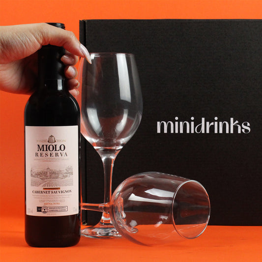 Kit Vinho Minidrinks Black Miolo Reserva Cabernet Sauvignon & Taças